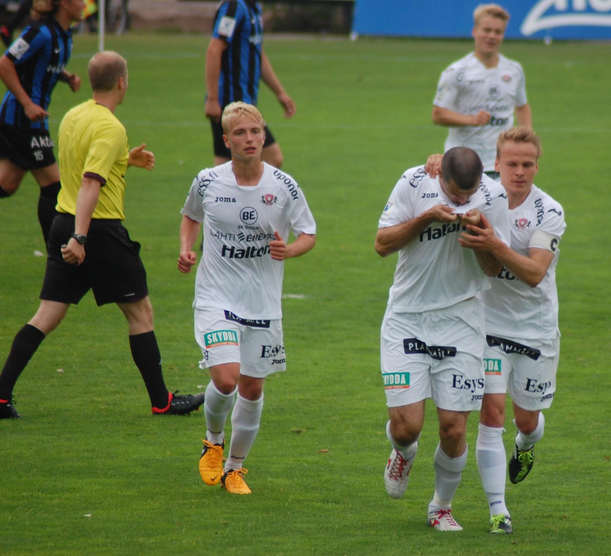 Kisapuisto 27.06.2013 FC Lahti - Inter. FC Lahti Kuusysin peliasussa. Kuvassa Klinga, Rafael, Hauhia, Hertsi.