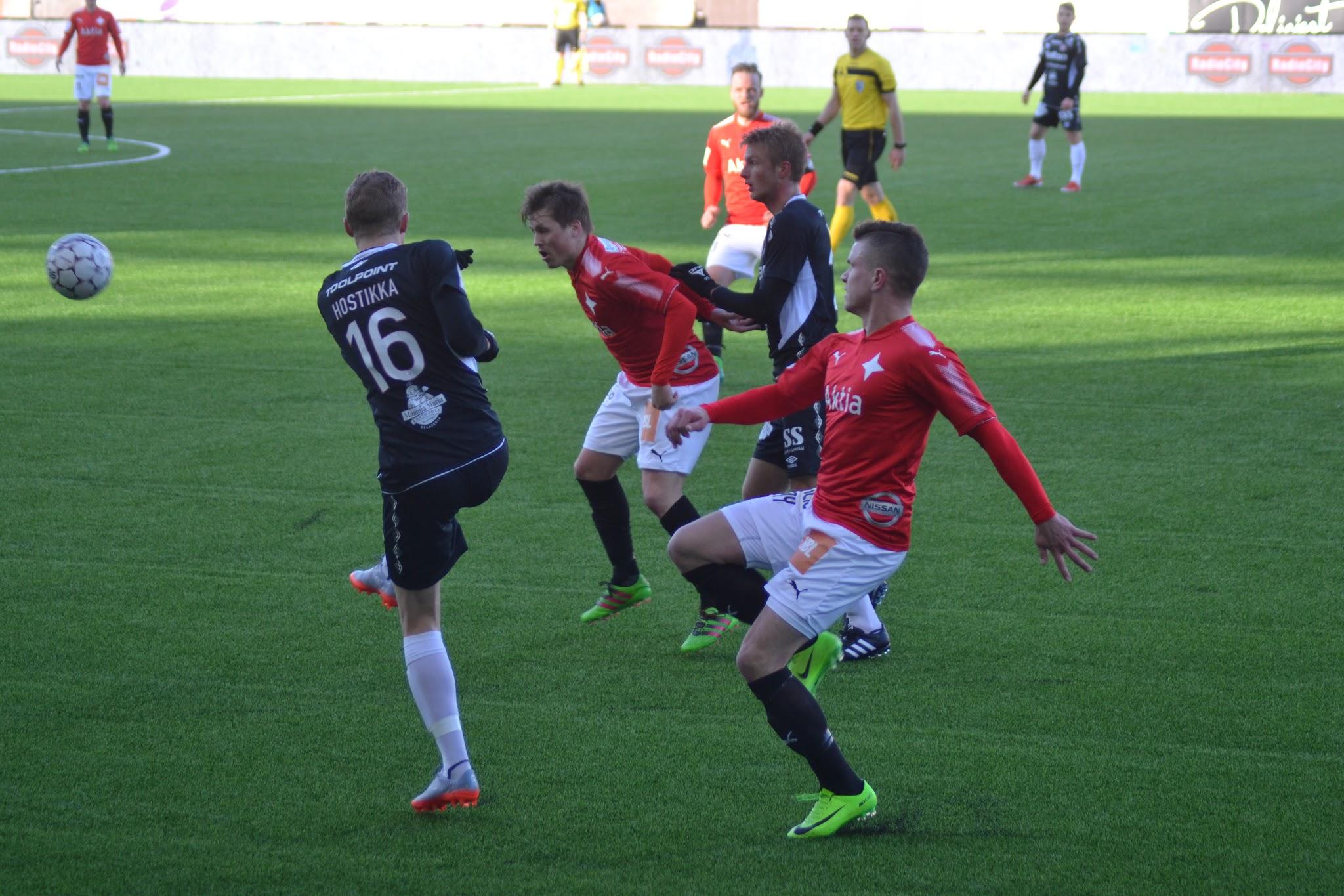 HIFK - Lahti 24.04.2017 (Lahti: Santeri Hostikka ja Mikko Kuningas. HIFK: Matias Hänninen, Mika Väyrynen, Aleksi Ristola)