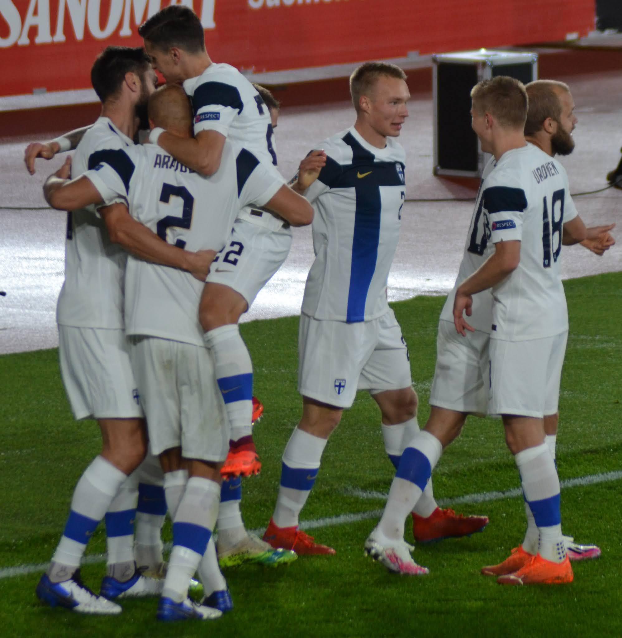 Huuhkajat juhlii maalia 11.10.2020