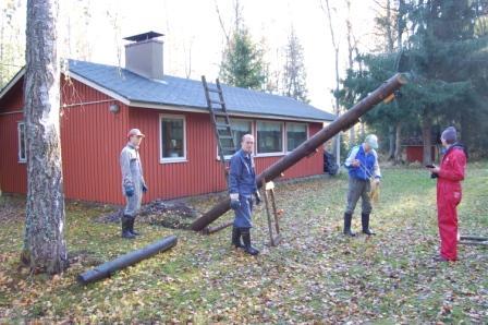 Talkoot: Sähköpylvään nosto, Kyminpirtti 08.10.2011
