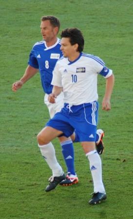 Jari Litmanen ja Ronald de Boer Respect-ottelussa Olympiastadionilla 8.9.2012