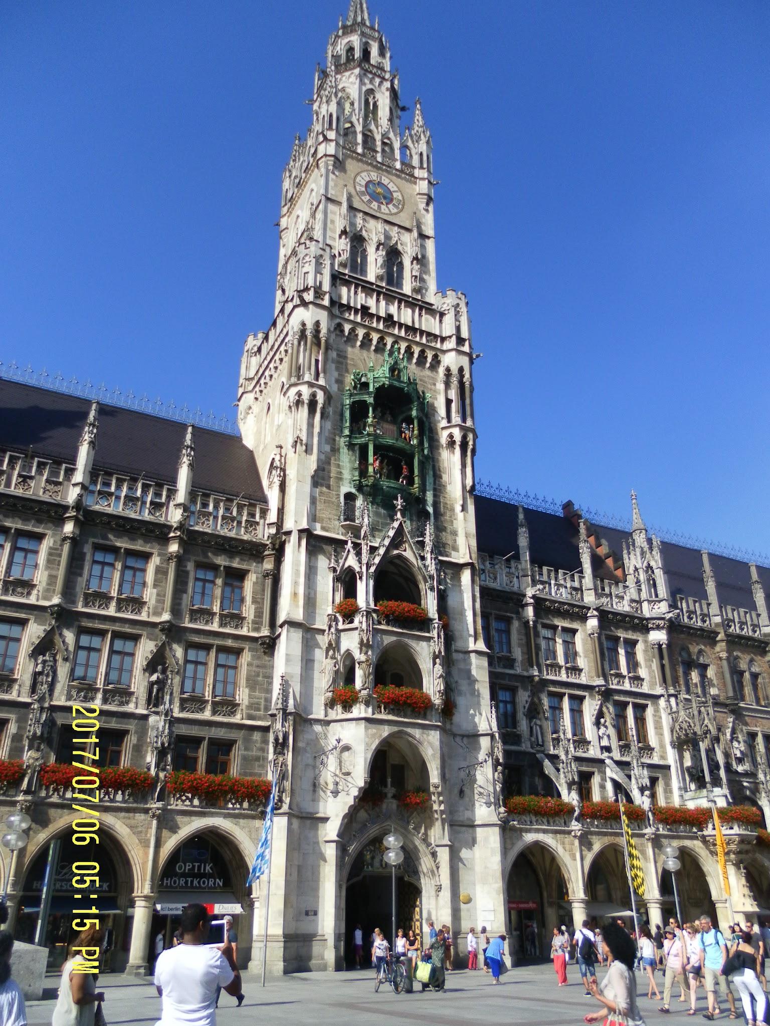 Marienplatz ja Neues Rathaus