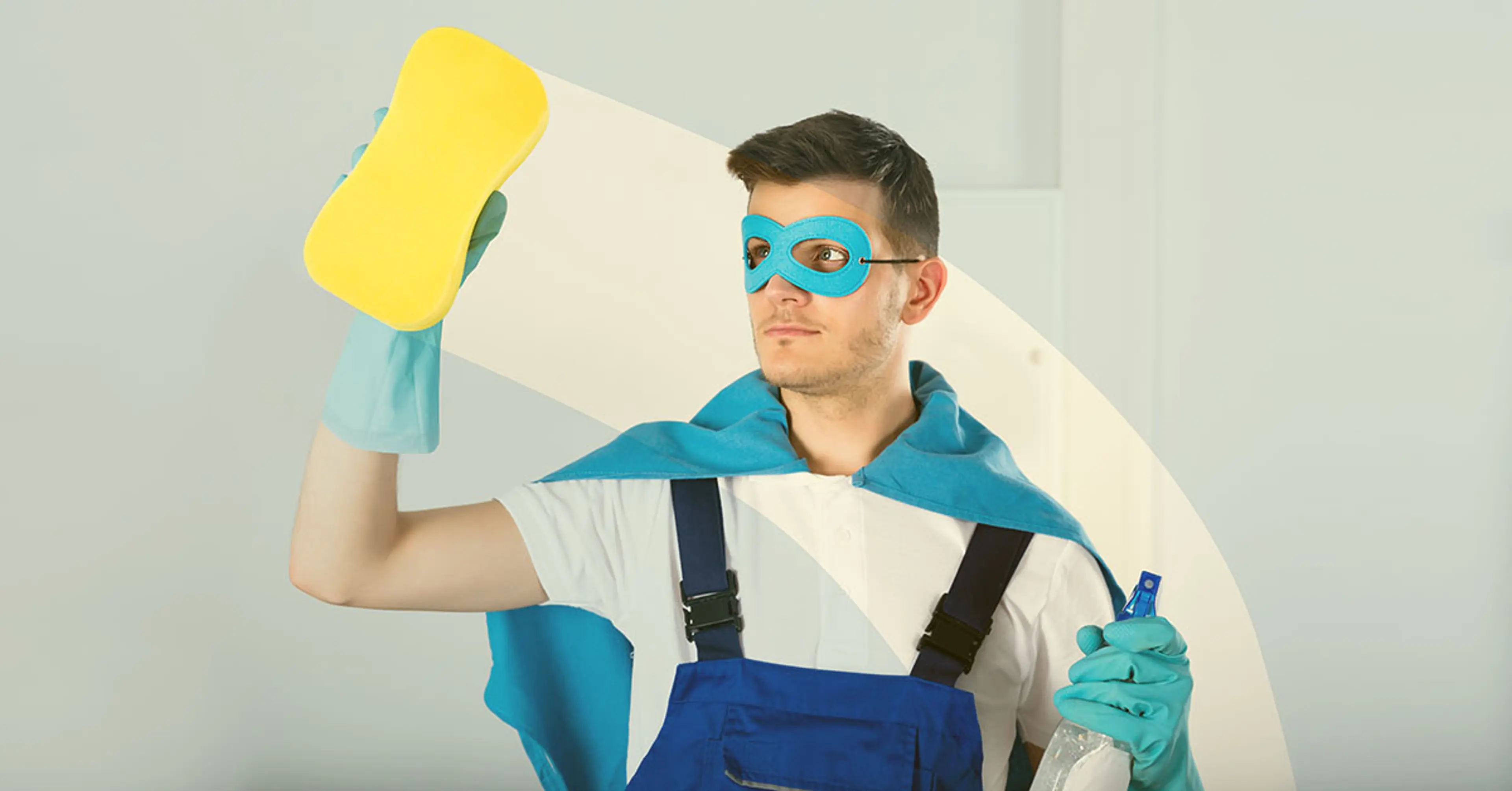 Mann som vasker med superheltdrakt - Hygiene og renhold