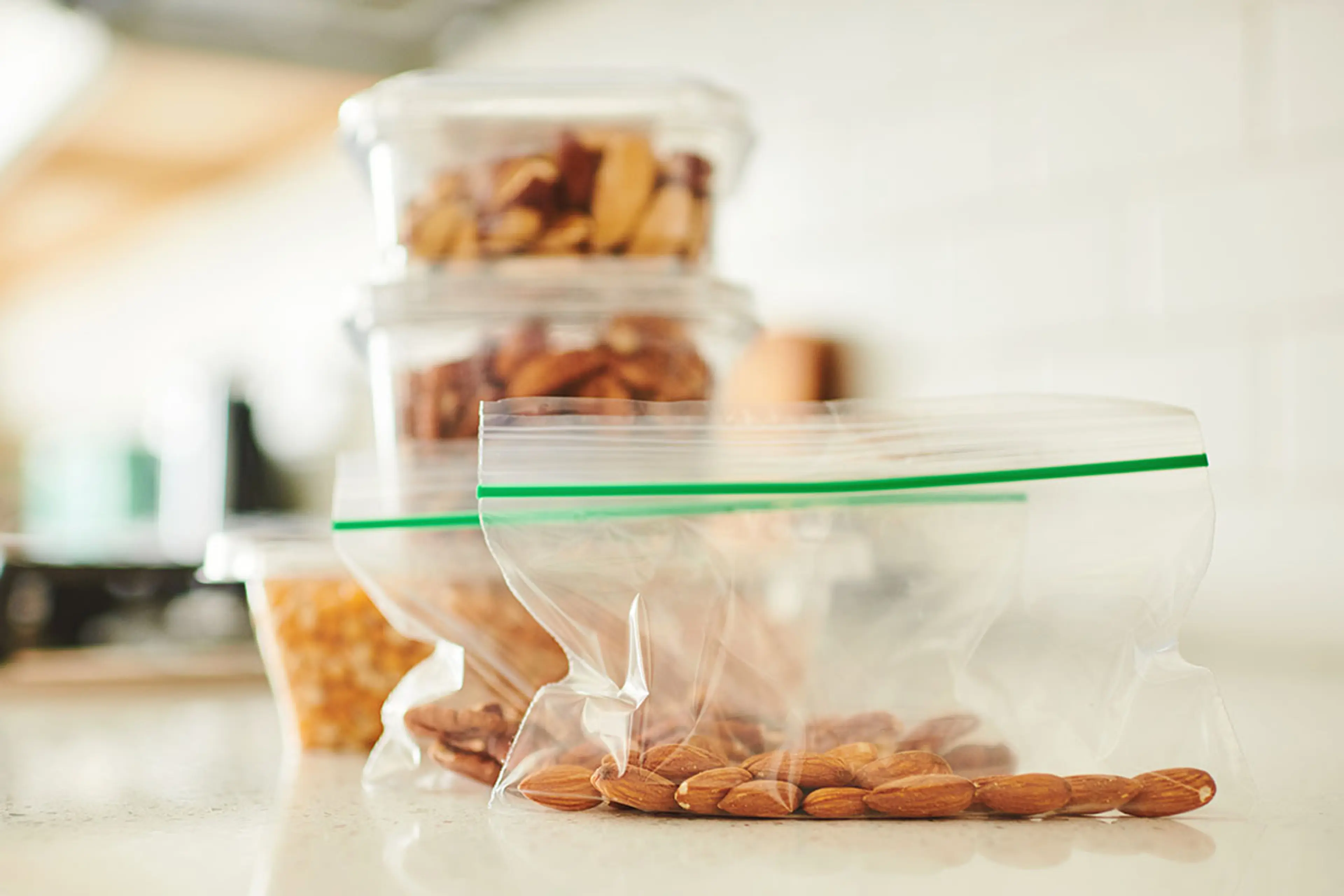 Plastposer med nøtter