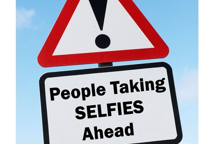 selfie street sign