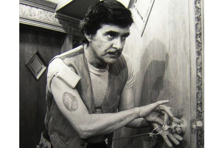 pat harrington as schneider on one day at a time