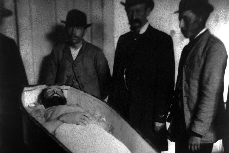 jesse james burial in 1882