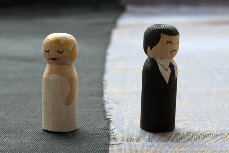 divorced wooden figures