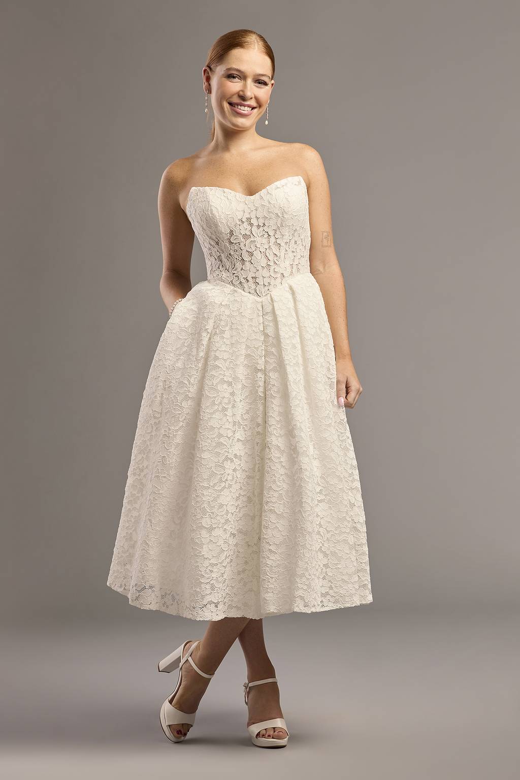 tea length lace bridesmaid dresses A-line Spaghetti strap Sweetheart Sleeveless Tea-length Lace Puffy Flowers Wedding Dress