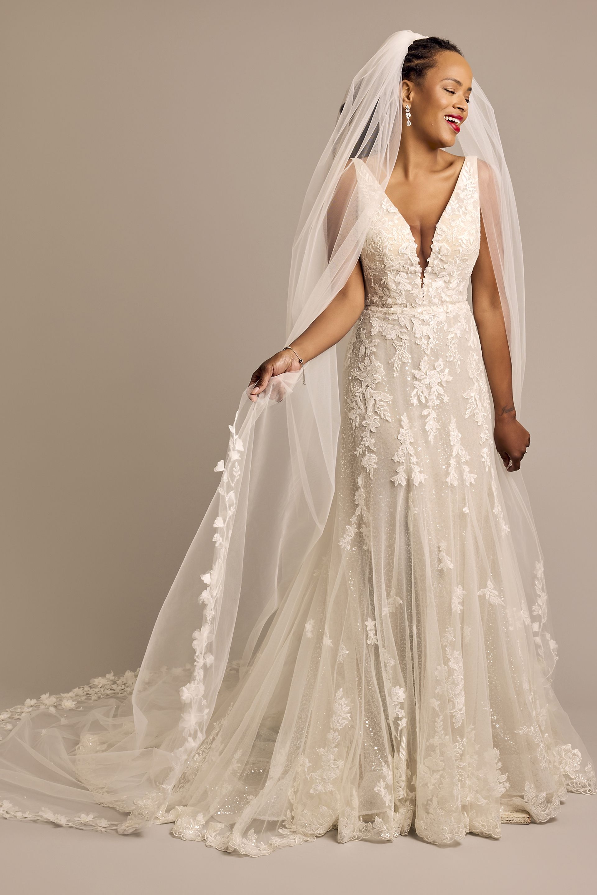 【即日発送】Ameri many way tulle veil dress 3D Garden Floral Tulle Cathedral Veil | David's Bridal