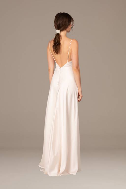 white silk spaghetti strap dress White 2026 Wedding Dress Chapel Train Spaghetti Straps Silk Like Satin