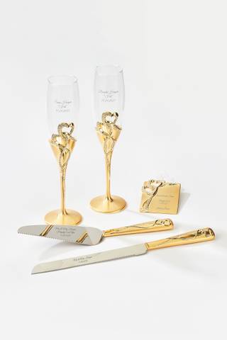 Picture of Engraved Gold Intertwined Heart Gift Set