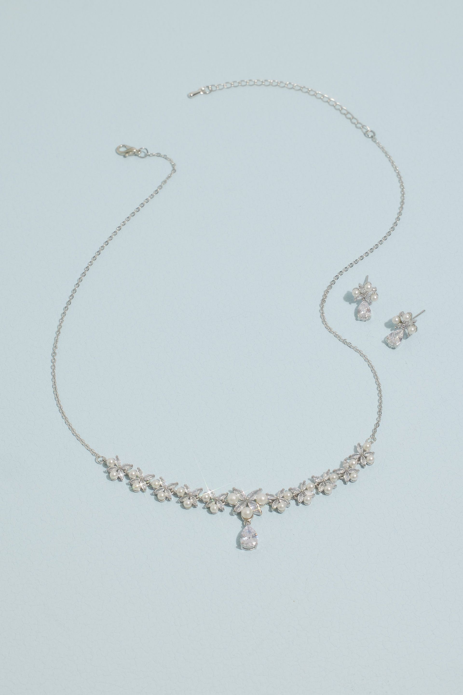 Picture of Pear-Cut Pendant Crystal Leaf and Pearl Set