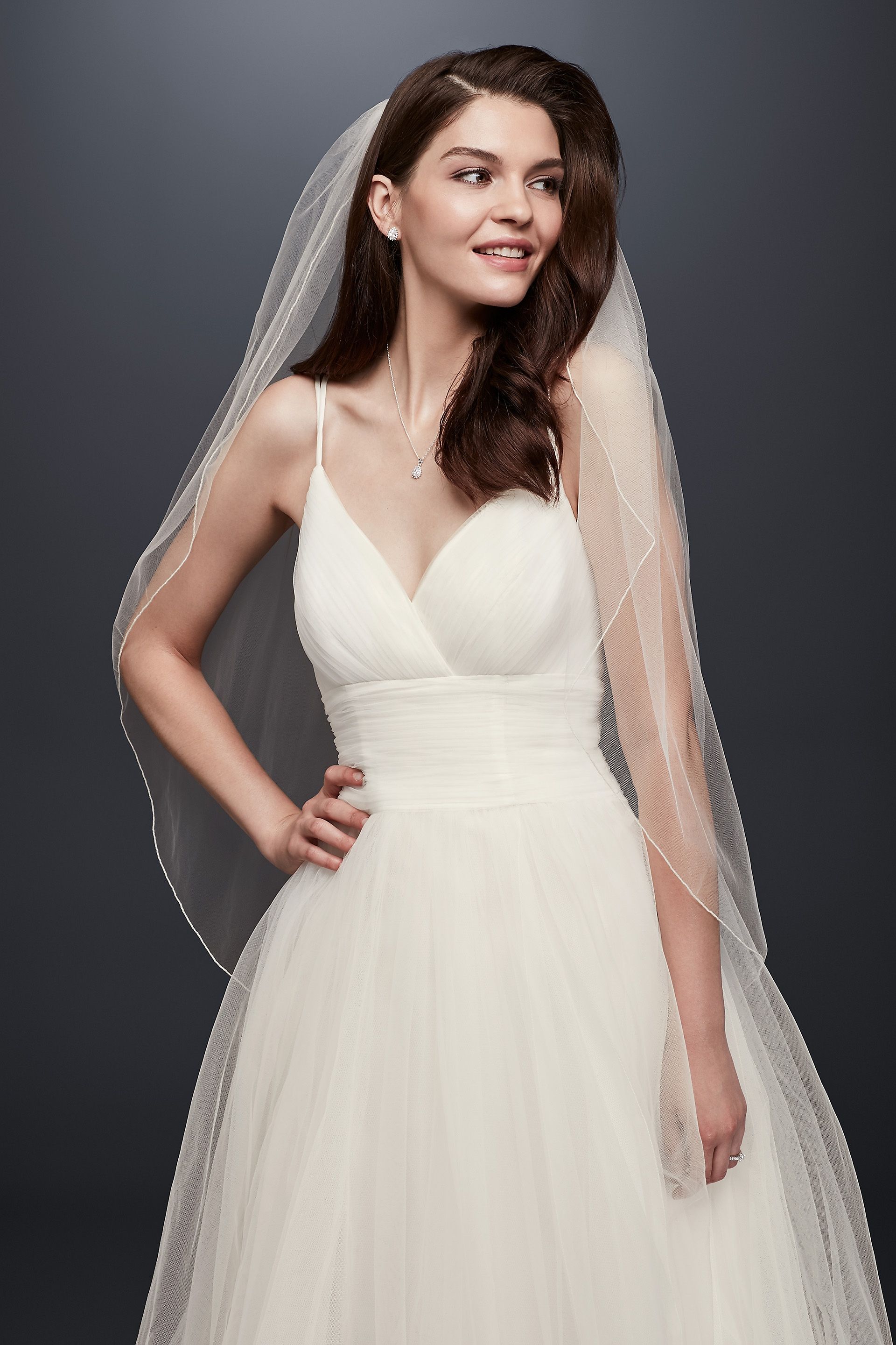 Picture of One Tier Tulle Fingertip Veil with Pencil Edge