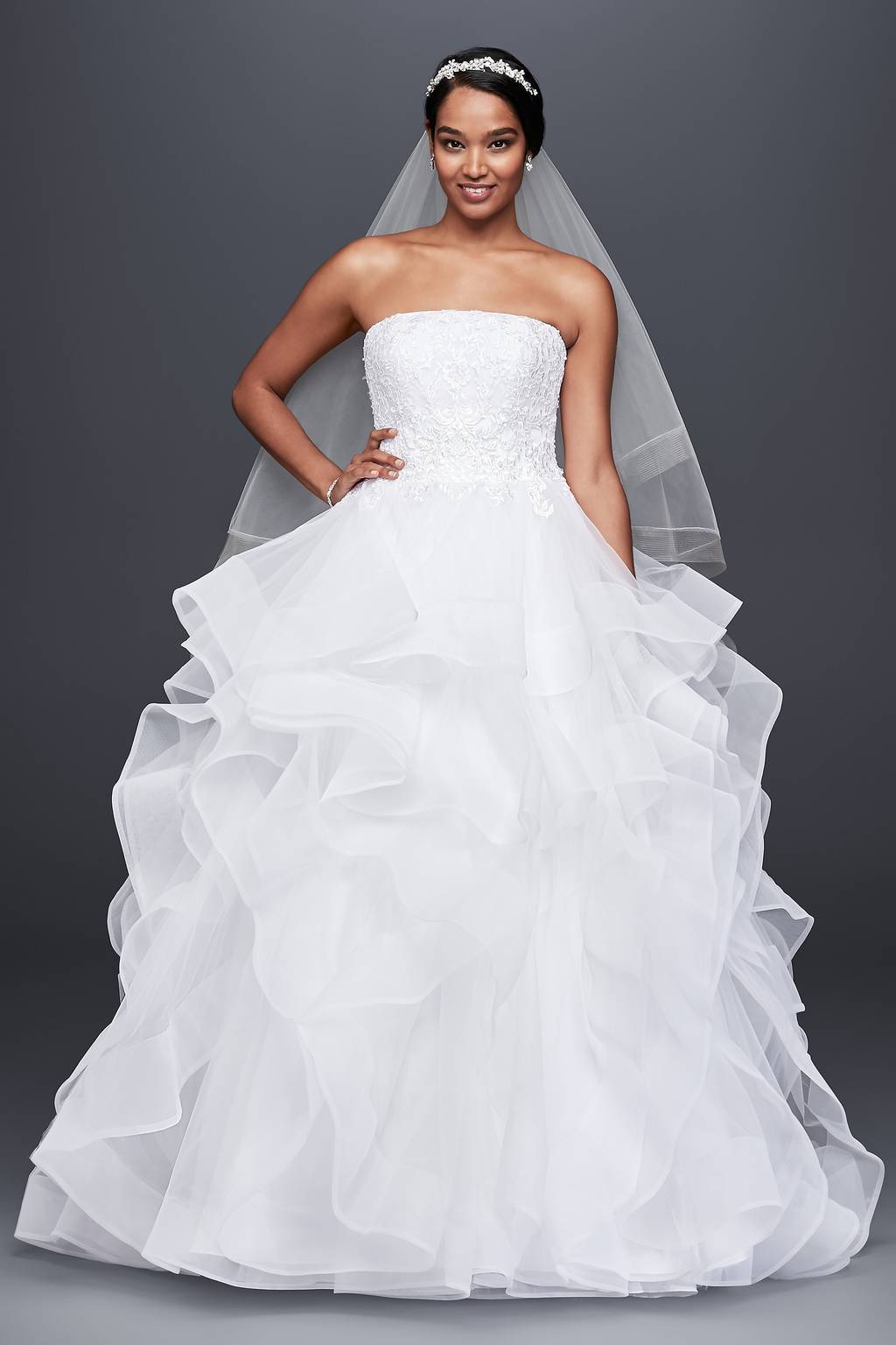 mini a line dress horsehair trim Horsehair trimmed dress? Yes, a horsehair braid is a type of crinoline netting which adds stiffness to a dress hem and comes in a variety of widths. Horsehair at present is usually