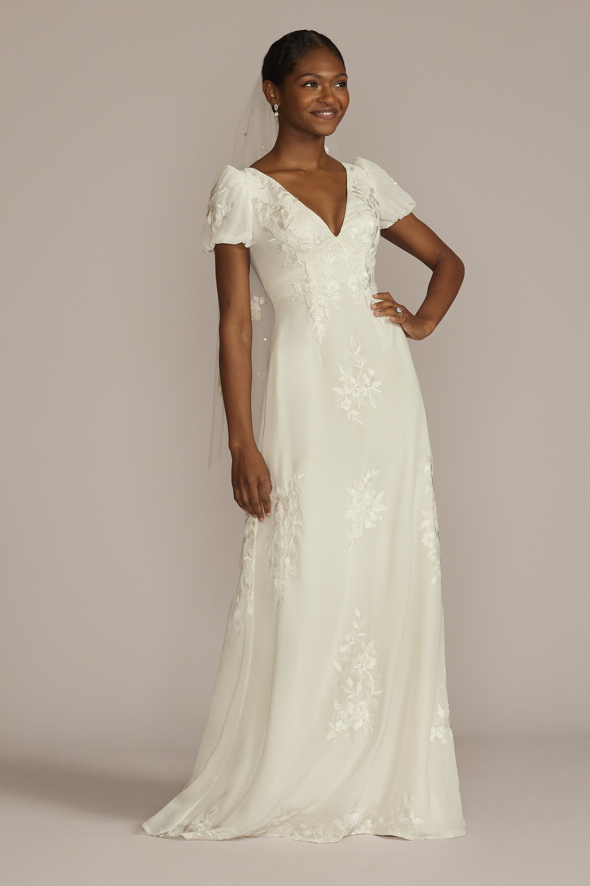 ブライダル用品 Floral Applique Puff Sleeve V-Neck Wedding Gown | David's Bridal