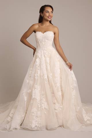 Picture of Strapless 3D Floral Organza Wedding Dress