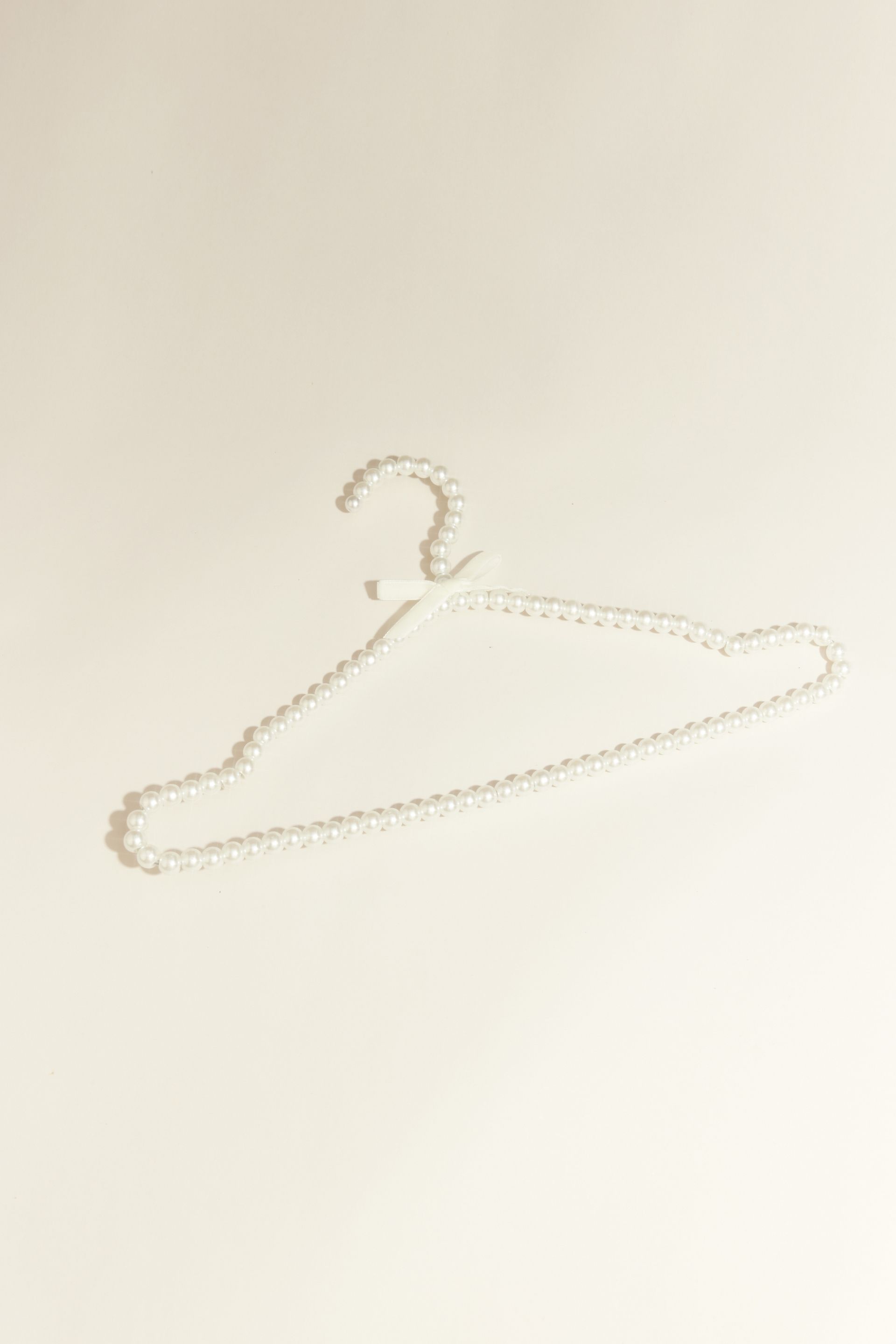 Picture of Pearl Bridal Hanger with Velvet Bow