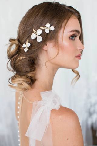 Picture of Whitewashed Petal Hair Clip Set with Pearl Accents