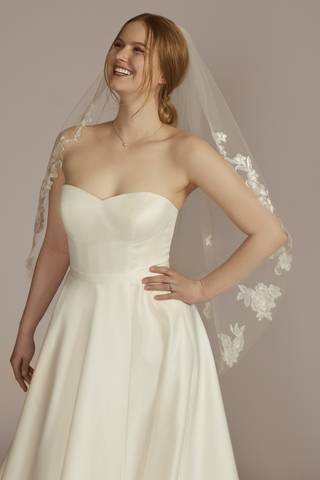Picture of Rose-Lace Appliqued Tulle Fingertip Veil