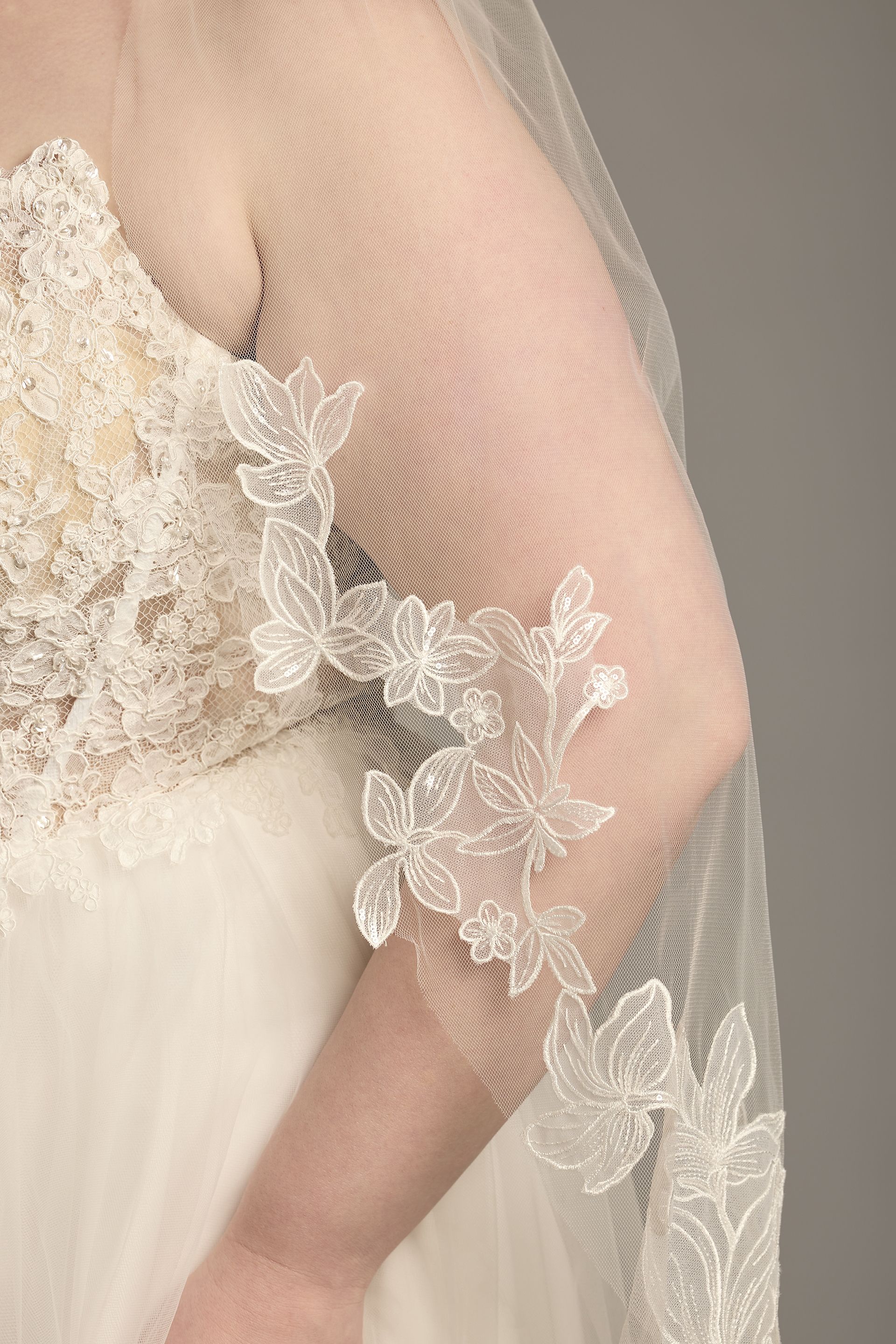 Etched Floral Applique Mid-Length Veil