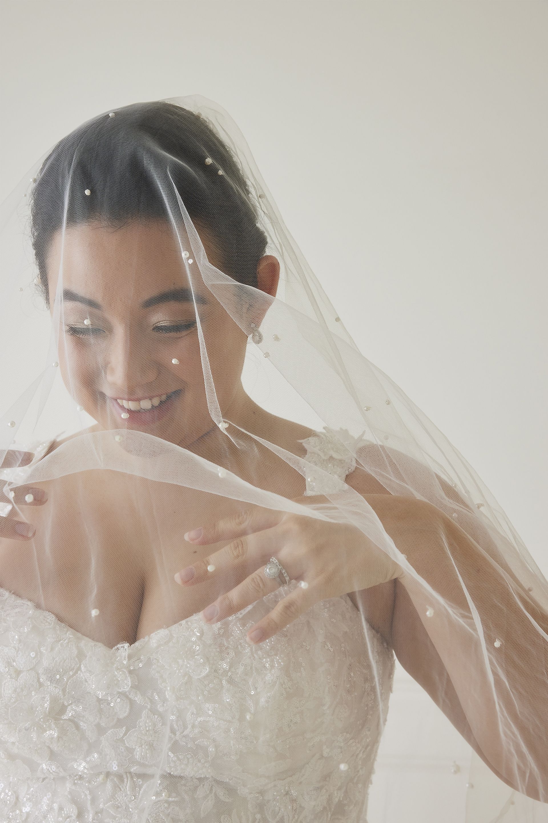 【即日発送】Ameri many way tulle veil dress Scattered Pearl Tulle Cathedral Veil | David's Bridal