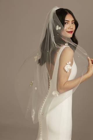 Picture of 3D Scattered Floral and Pearl Fingertip Veil