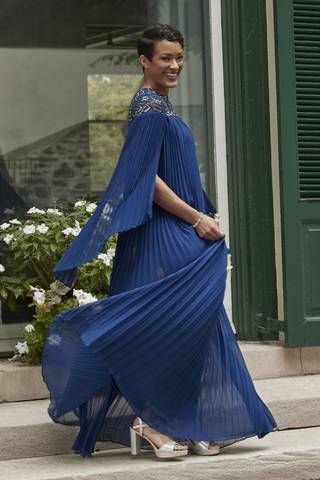 mother of the groom dress for winter wedding 21 Mother of the Bride Dresses for a Fall/Winter Wedding