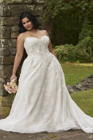 Picture of Strapless Beaded Lace Basque Waist Wedding Dress