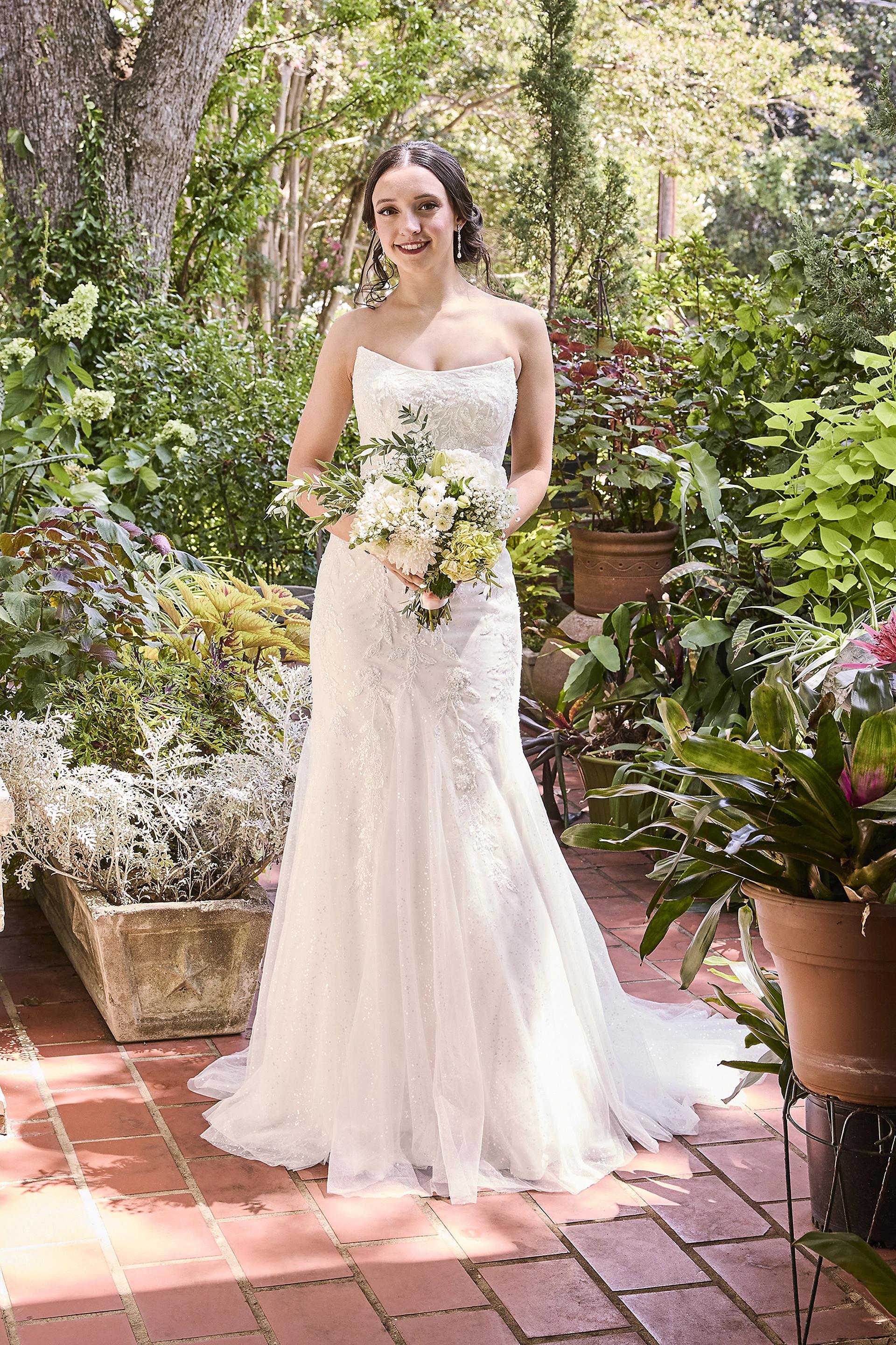 Picture of Cat-Eye Neckline Strapless Mermaid Wedding Dress
