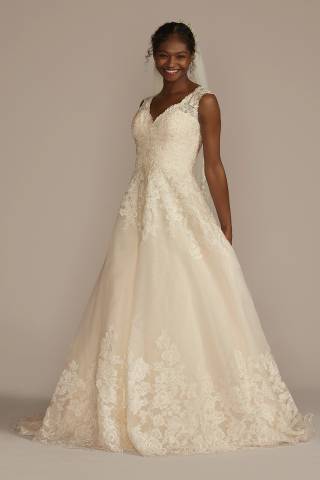 View David's Bridal Scalloped Lace and Tulle Wedding Dress in all available color and sizes Picture of Scalloped Lace and Tulle Wedding Dress