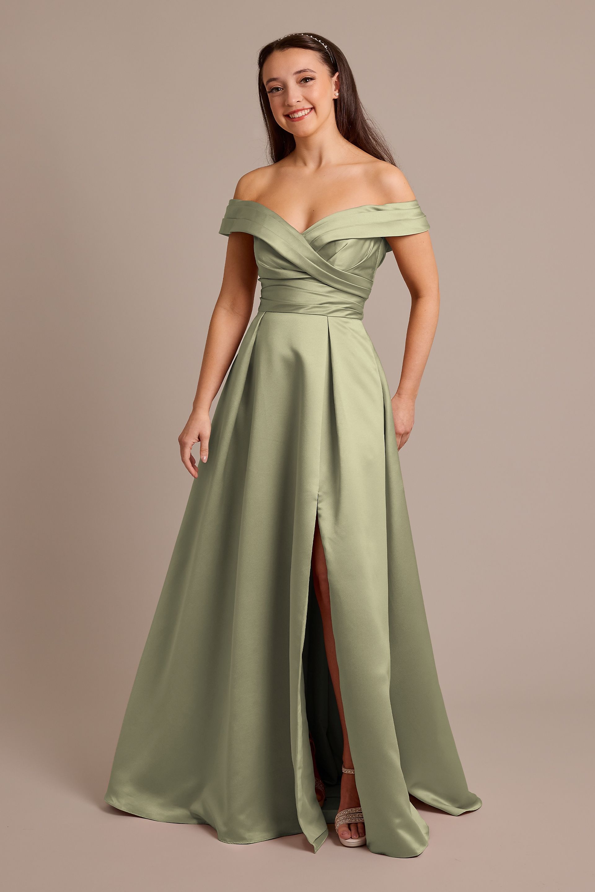 iris chiffon bridesmaid dresses It works well for 07/10/24 Jessica Sodi Grabación Vestido Sleeve Length:Standard - 34.5