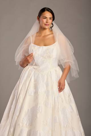 Picture of Elbow Length Veil with Pearl Pick-Ups