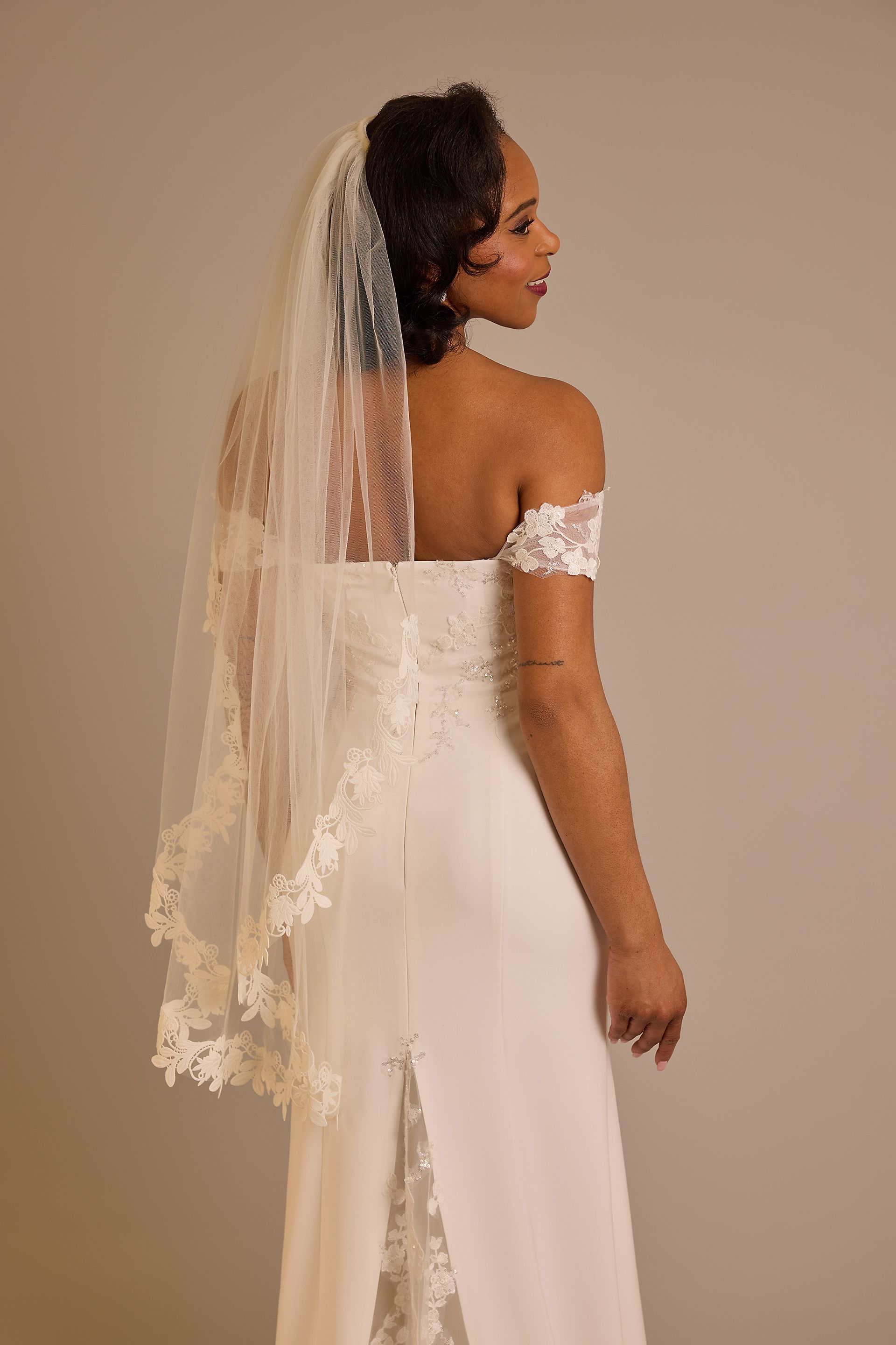 Floral Lace Trimmed Tulle Mid-Length Veil | David's Bridal