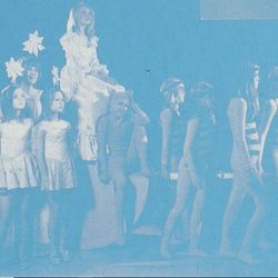 Linn Ann Petersen med andre i Askepott og Lillemus-Meis besetning foto Rogaland Teater