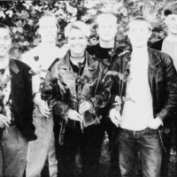 Elin å di stygge guttane hu spele  me foto: Strandbuen