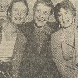 Knut Joner sammen med revyutøvere Gunnbjørg Thuestad og Helga Henriksen fra Haugesund foto Rogalands Avis
