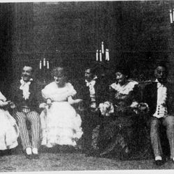 Berly Haudland med skuespillere i Stavanger Faste Scene foto Rogalands Avis