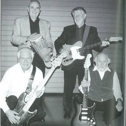 Magics under mimrekonserten i Sandnes kulturhus 2002. foran fra venstre: Asbjørn Enoksen og Erling Løvik. Bak: Arne Martin Tjosevik og Kåre Solgård Foto: Finn M. Fuglestad