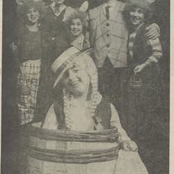 Anne May Svela som Stabbursmusa med ensemblet i Hakkebakkeskogen foto Rogalands Avis