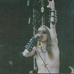 Nattefrost som gjestevokalist på Fossegrim live foto Rogalands Avis