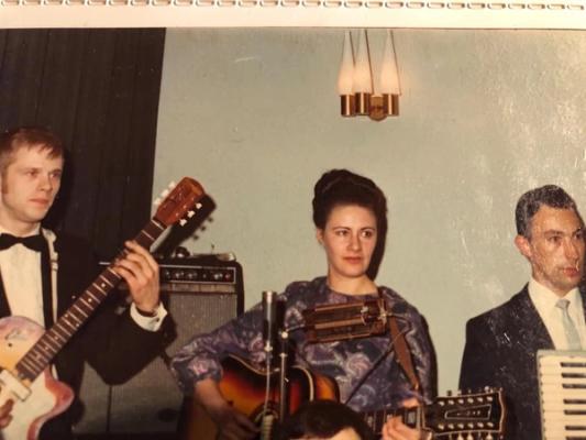 Sikvelands trio rundt 1974 Bildet tilhører Leif Magne Enåsen. Lagt ut med tillatelse