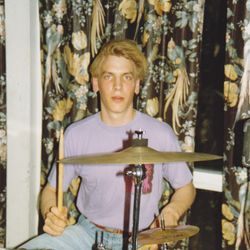 Espen Noreger, trommer. Vikar for Køningsberg.