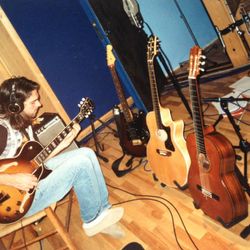 I west audio høsten 95/96, Hyttebakk spiller jazzgitar, antageligvis på "Maya"