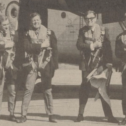 Johnny Band får militærtransport foto Popnytt