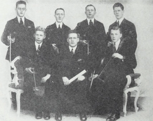 Fjell-Lagsorkesteret bildet hentet fra Sang og musikkliv i Haugesund- Dybdahl-Henriksen, H.