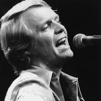 Bilde av Express på Getty Images |American singer and actor David Soul in concert, 17th March 1977.