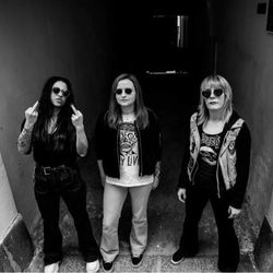 Iron Bra foto hentet fra bandets Facebookside