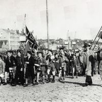 Henrik Dørr leder Solvangsguttene i 1946. Bildet tilhører familen Dørr