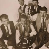The Moonlight fotkilte Jærenmusikk/Asgaut Steinnes Bak: Harald Sandberg, trommer og Laurits Engelsvoll, trekkspill. Framme: Per Lorenz Borsheim, gitar – Alf Tore Egeland, bass og Helge Salte, gitar.